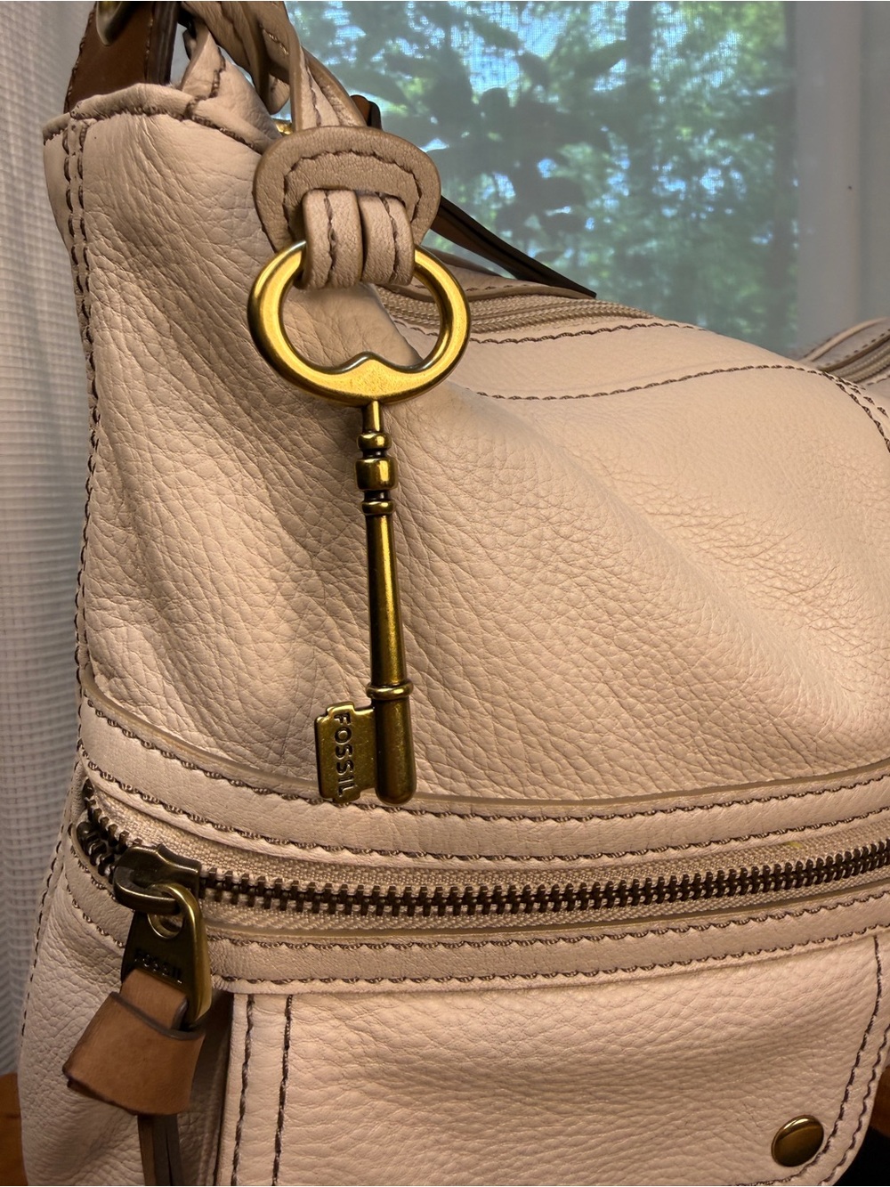 Fossil Morgan Traveler Leather Crossbody Bag Bone Ivory Brass Key Fob NWOT - Picture 10 of 13